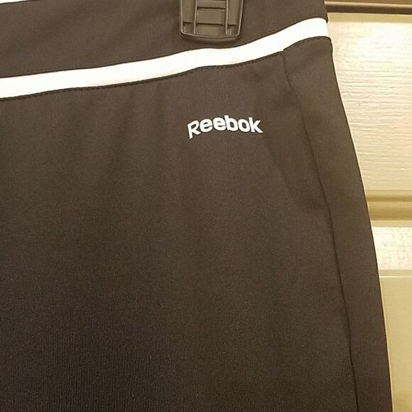 Reebok black wide leg capris - Picture 2 of 4